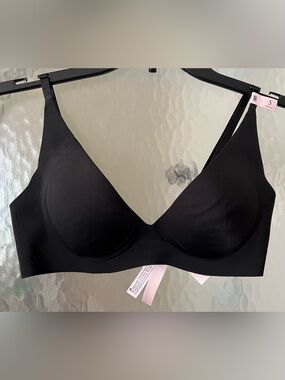 NWT-Victoria's Secret Black Wireless Smooth Push Up Bra